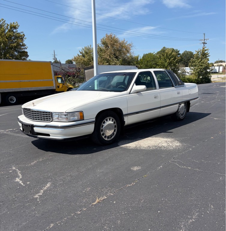 1996 Cadillac DeVille Image 2