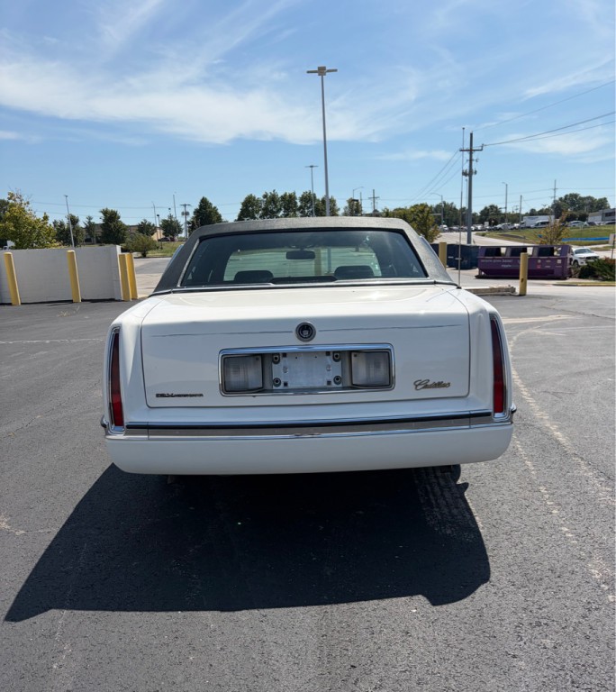 1996 Cadillac DeVille Image 4