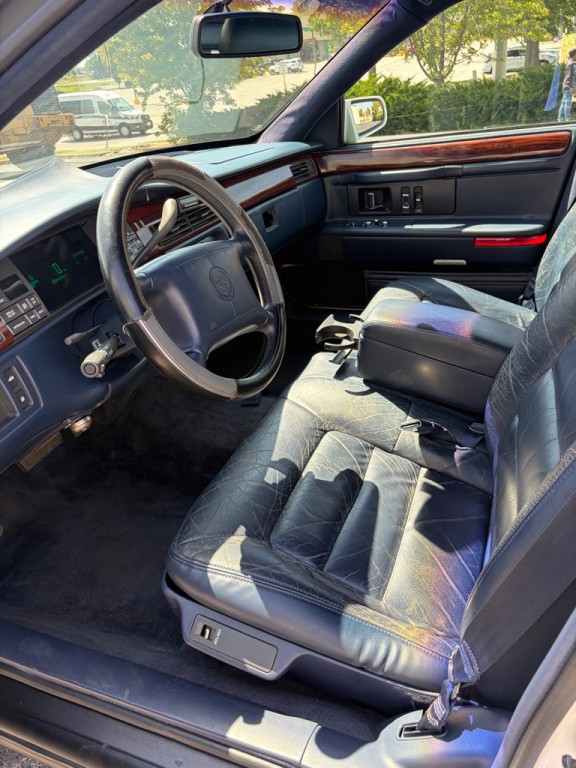 1996 Cadillac DeVille Image 5