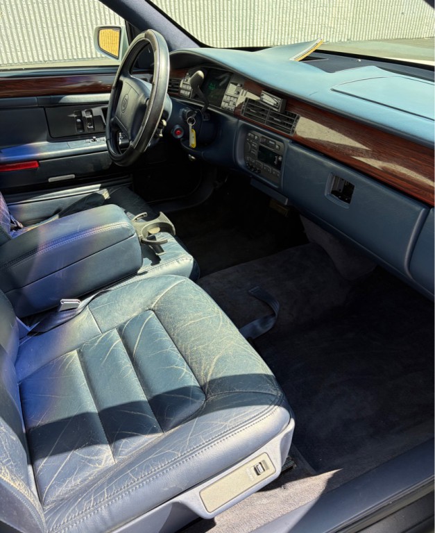 1996 Cadillac DeVille Image 6