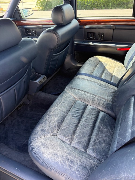 1996 Cadillac DeVille Image 7