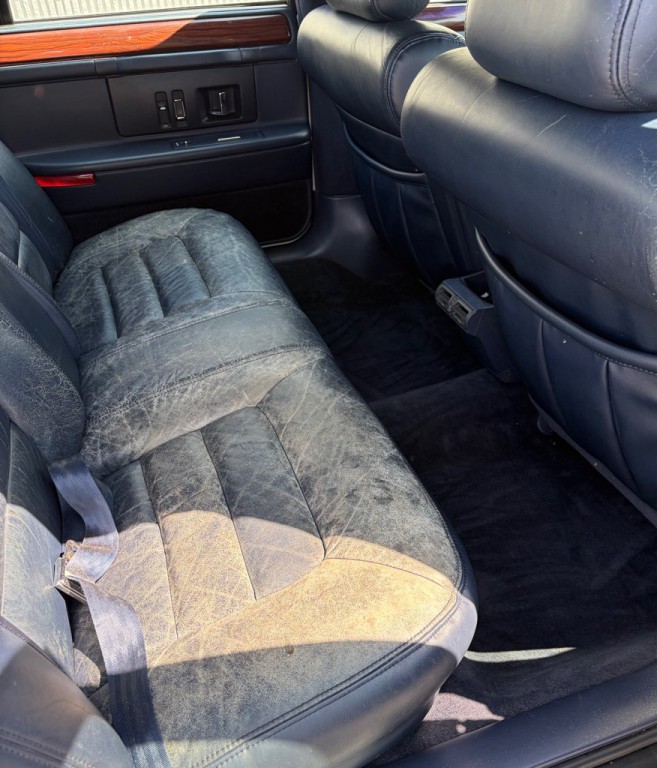1996 Cadillac DeVille Image 8
