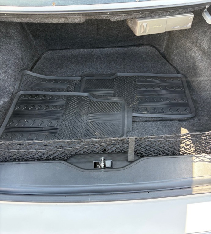 1996 Cadillac DeVille Image 9