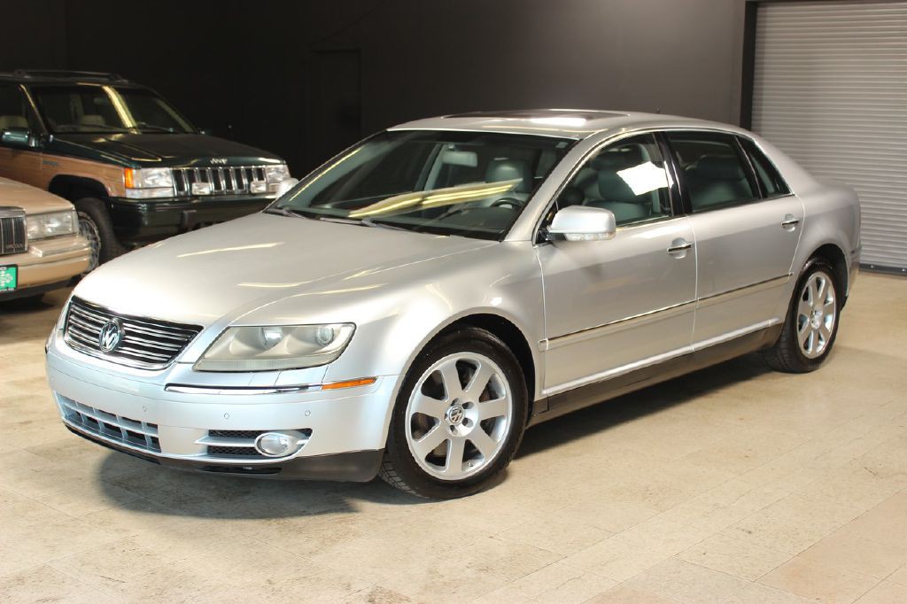 2004 Volkswagen Phaeton Image 1