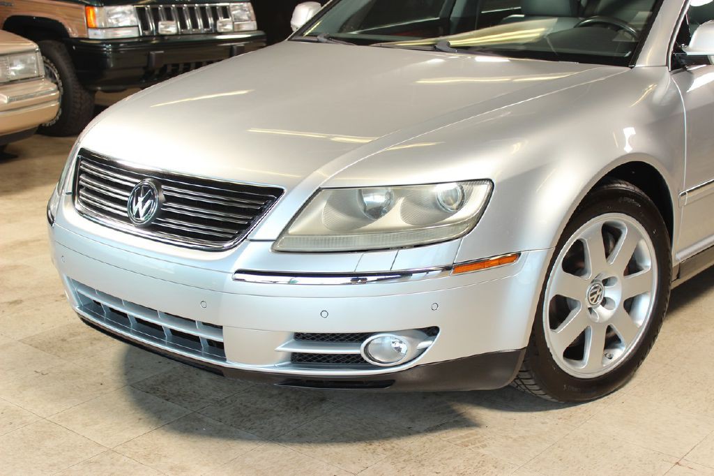 2004 Volkswagen Phaeton Image 2