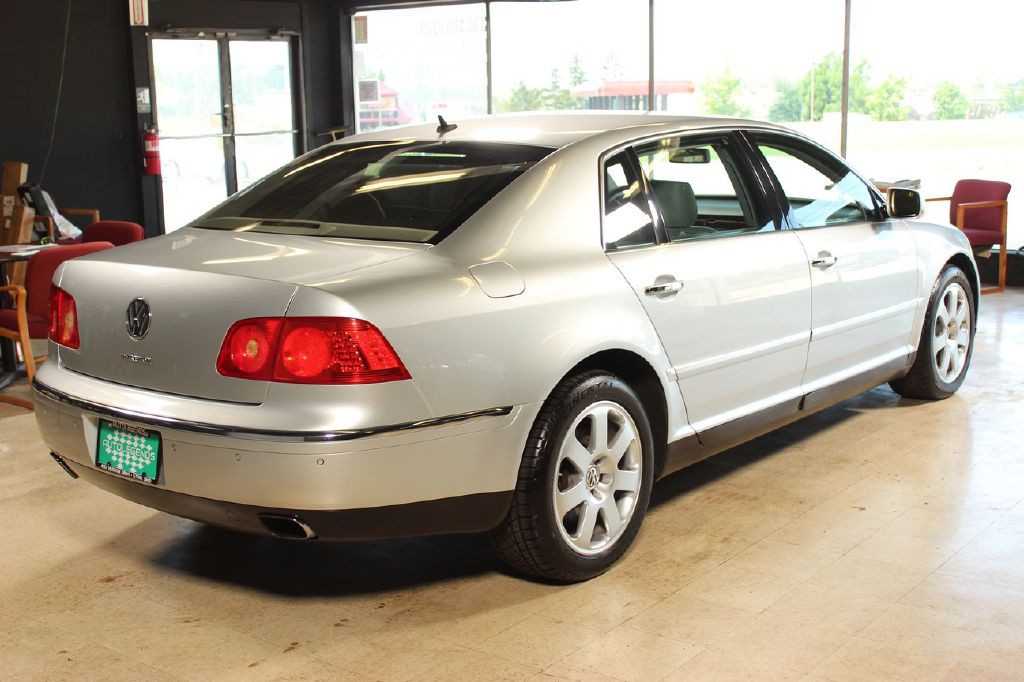 2004 Volkswagen Phaeton Image 4
