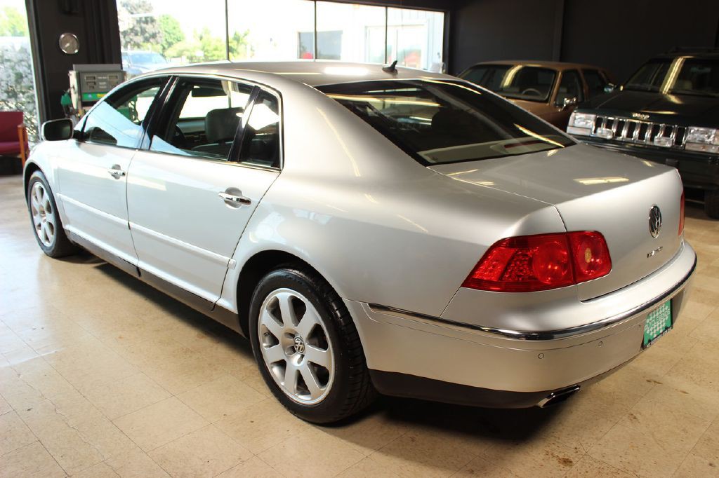 2004 Volkswagen Phaeton Image 6