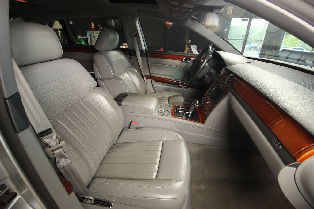 2004 Volkswagen Phaeton Image 13
