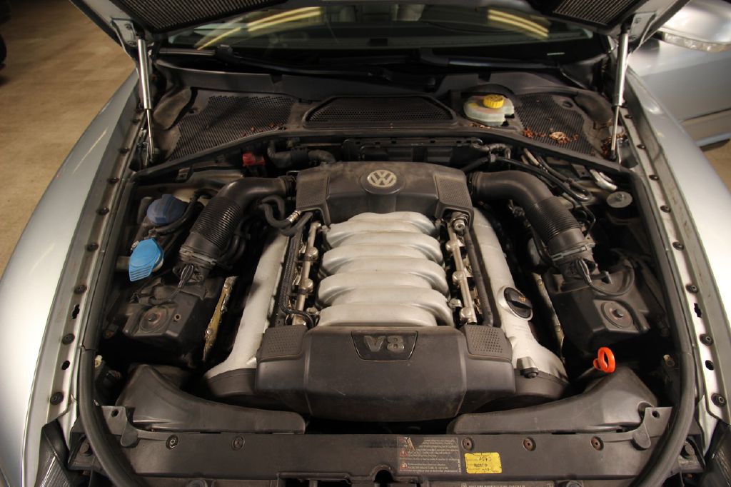 2004 Volkswagen Phaeton Image 21