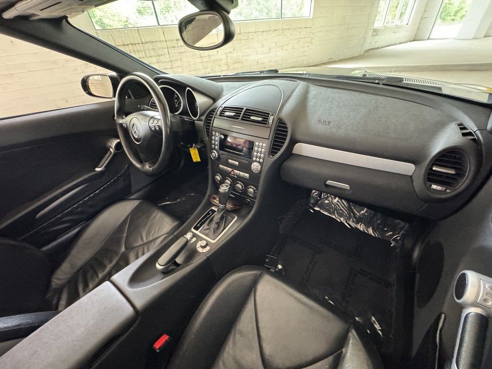 2005 Mercedes-Benz SLK-Class Image 12