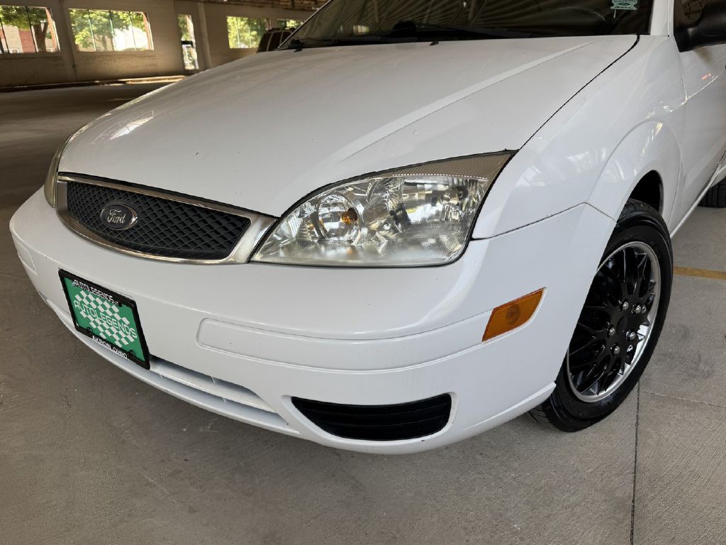 2005 Ford Focus Image 2