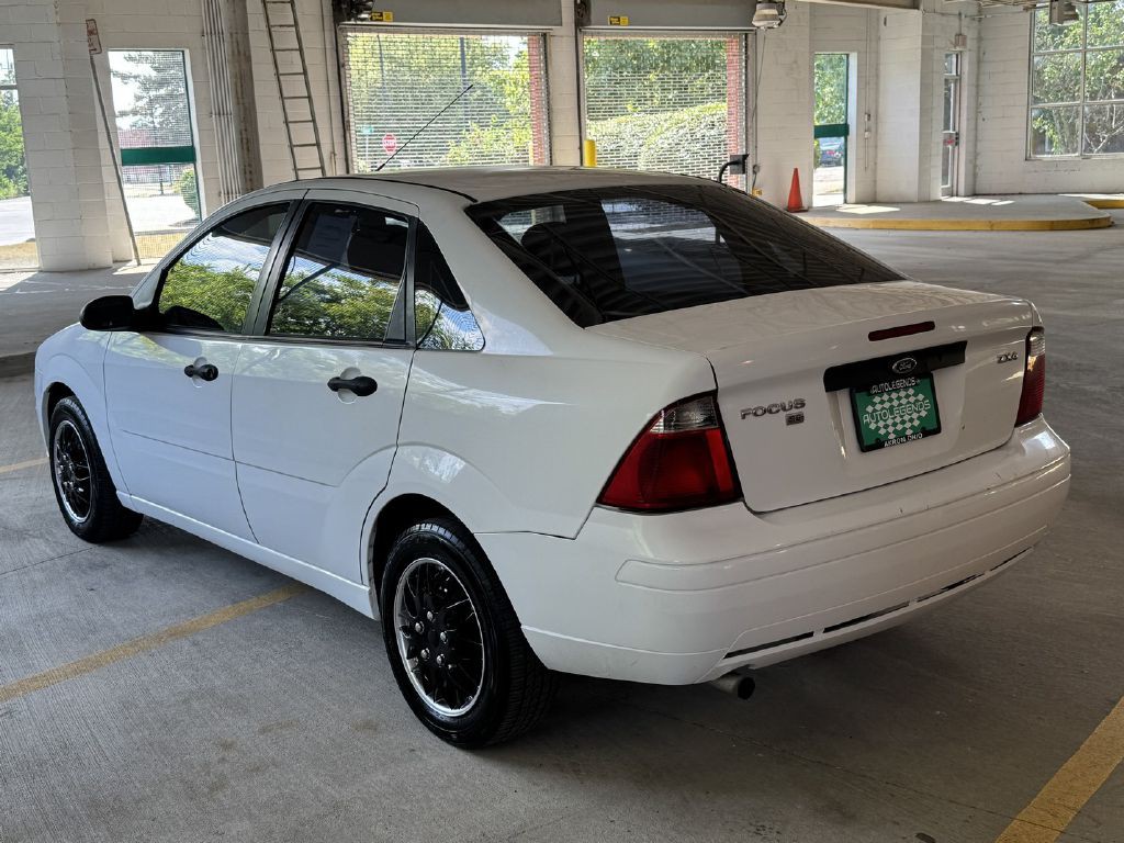 2005 Ford Focus Image 4