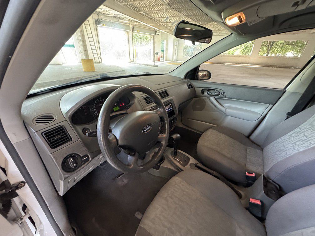 2005 Ford Focus Image 9