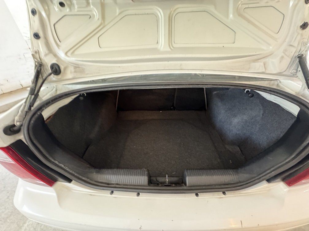 2005 Ford Focus Image 12