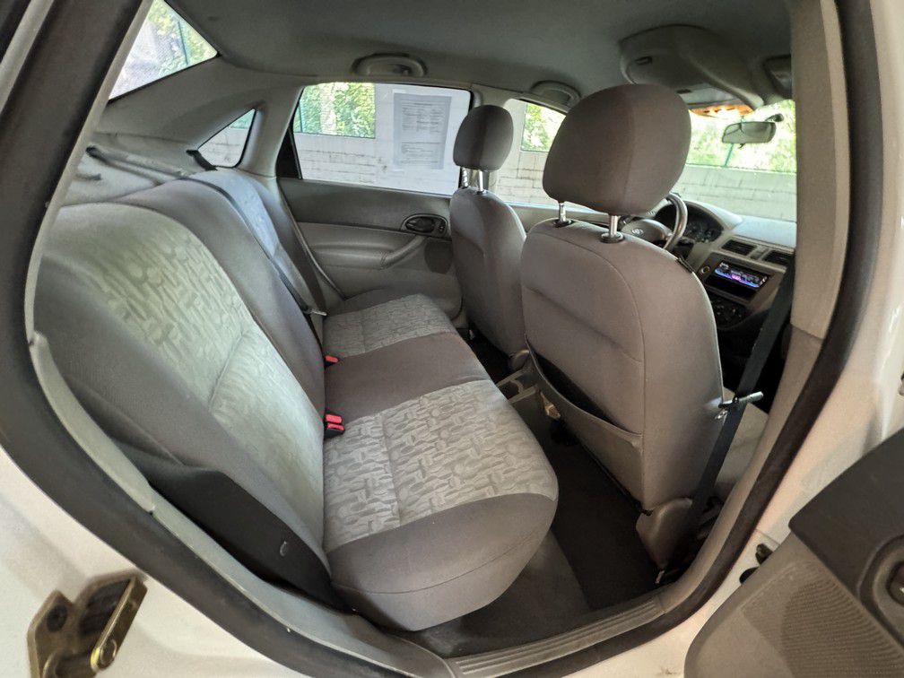 2005 Ford Focus Image 13