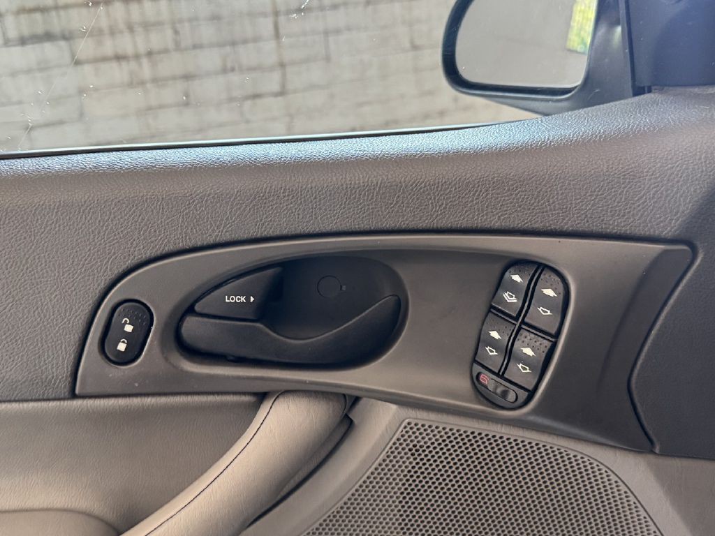 2005 Ford Focus Image 21