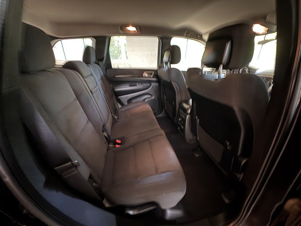 2012 Jeep Grand Cherokee Image 13