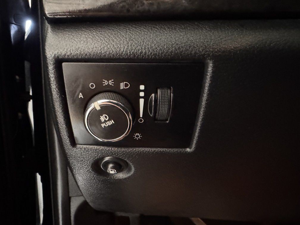 2012 Jeep Grand Cherokee Image 21