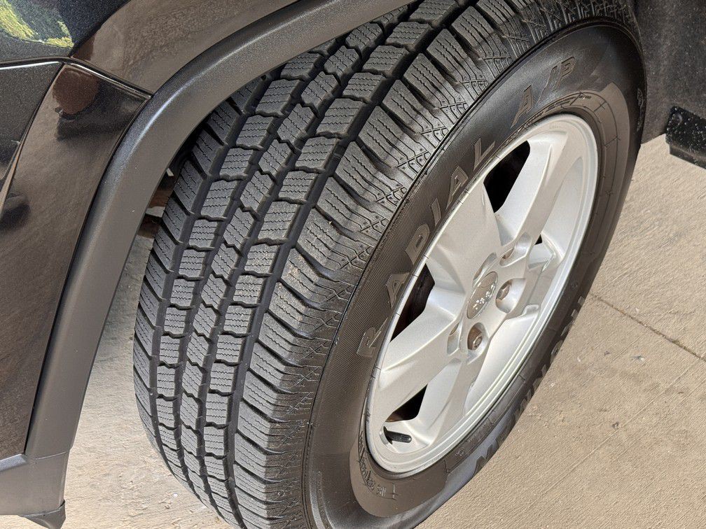 2012 Jeep Grand Cherokee Image 25