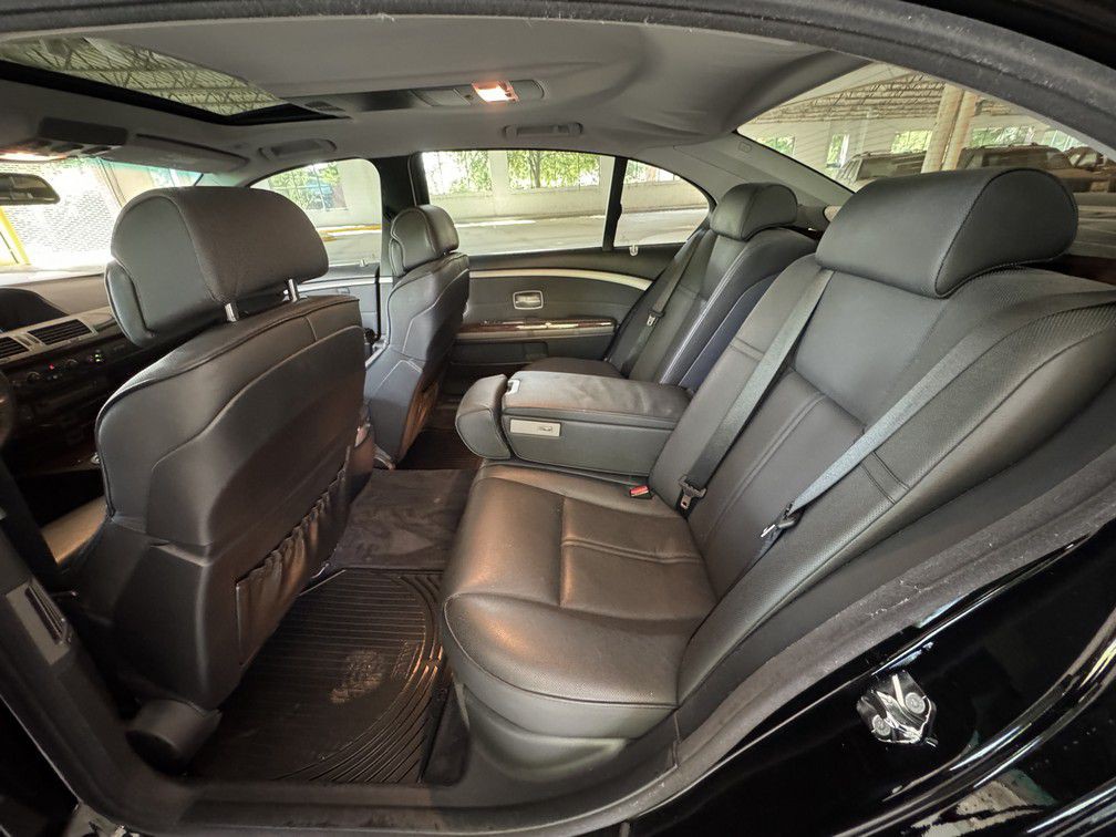 2005 BMW 7 Series Image 12