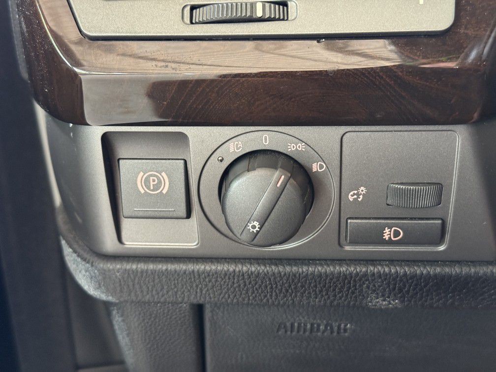 2005 BMW 7 Series Image 23