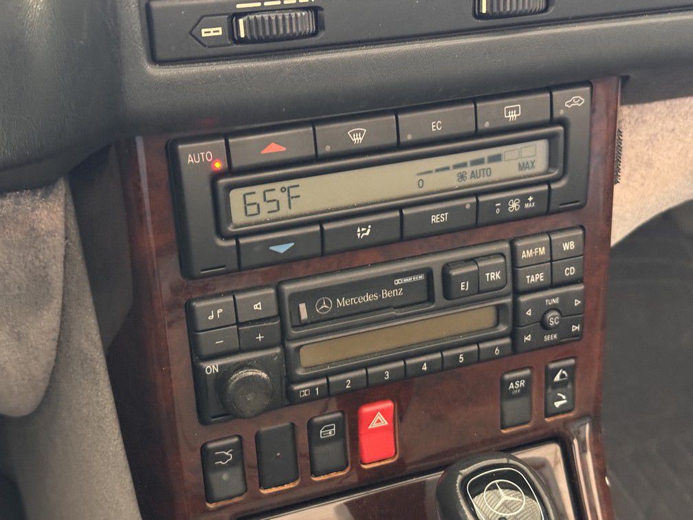 1998 Mercedes-Benz SL-Class Image 22