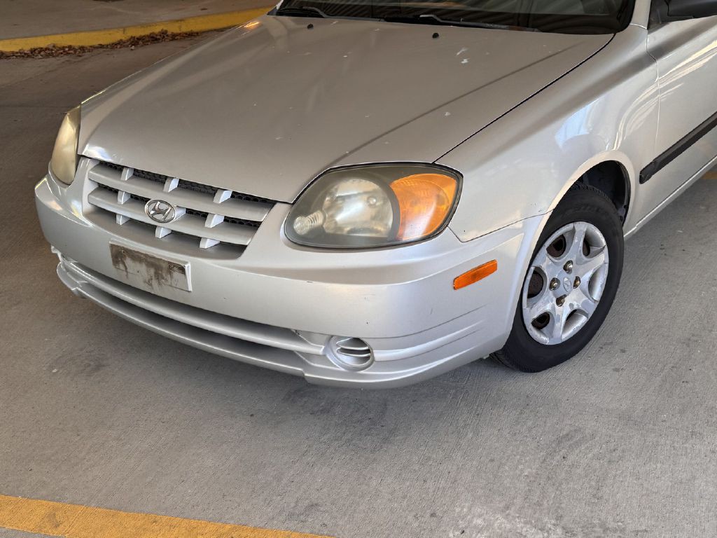 2004 Hyundai Accent Image 2