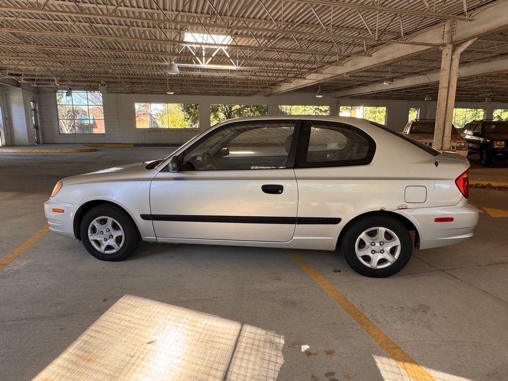 2004 Hyundai Accent Image 3