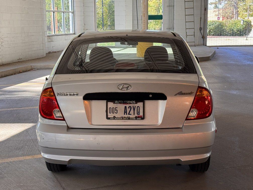2004 Hyundai Accent Image 5