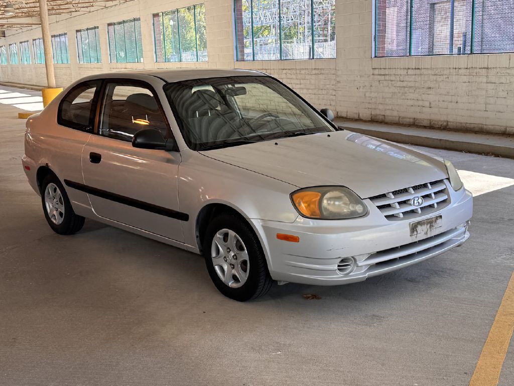 2004 Hyundai Accent Image 8