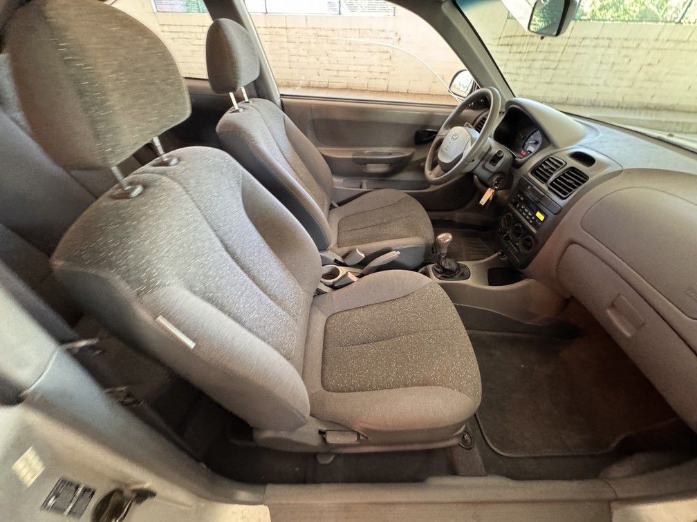 2004 Hyundai Accent Image 14