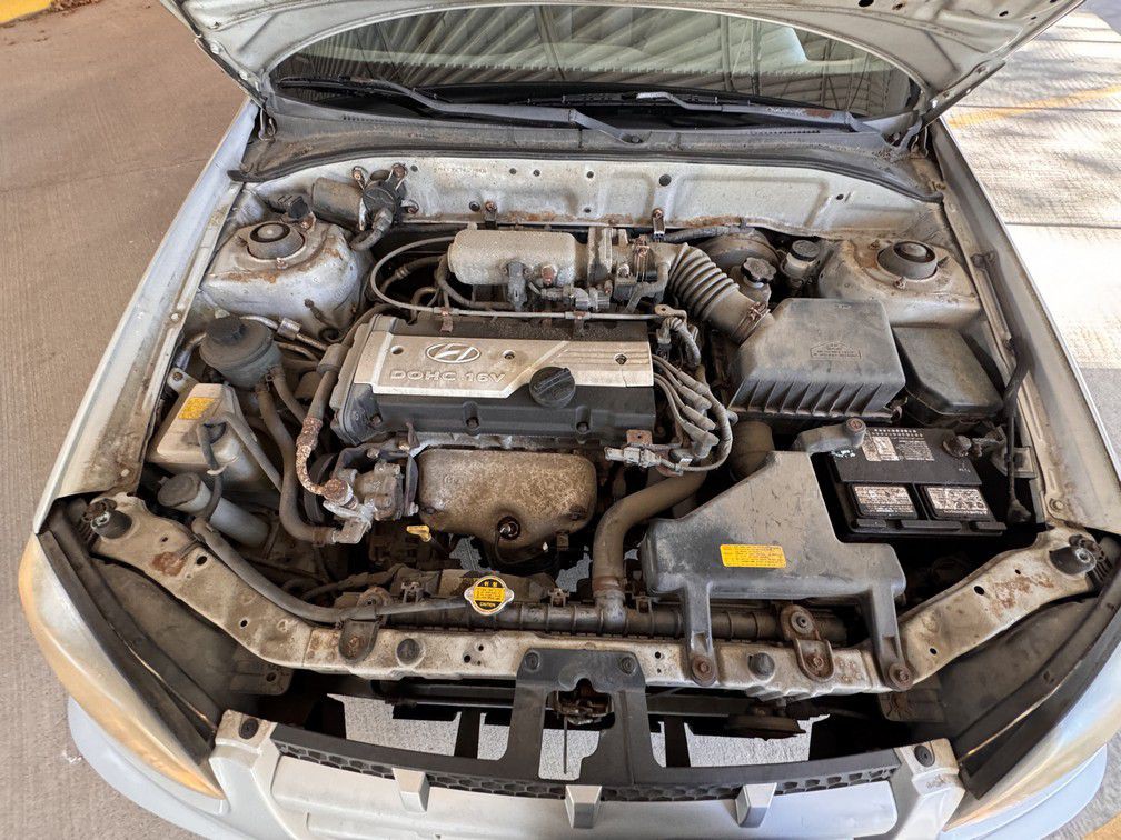 2004 Hyundai Accent Image 19