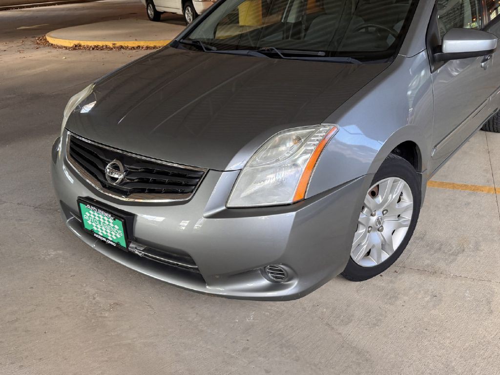2010 Nissan Sentra Image 2