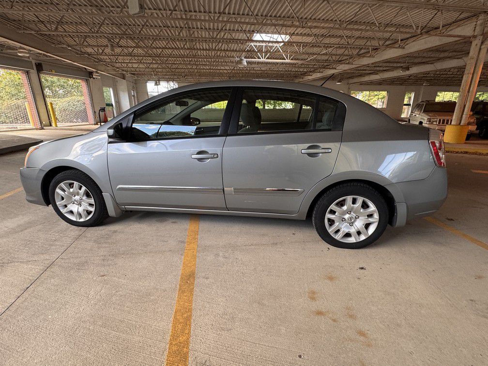 2010 Nissan Sentra Image 3