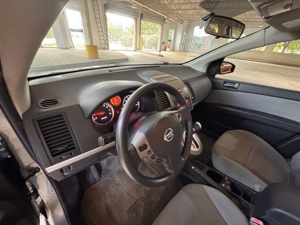 2010 Nissan Sentra Image 8