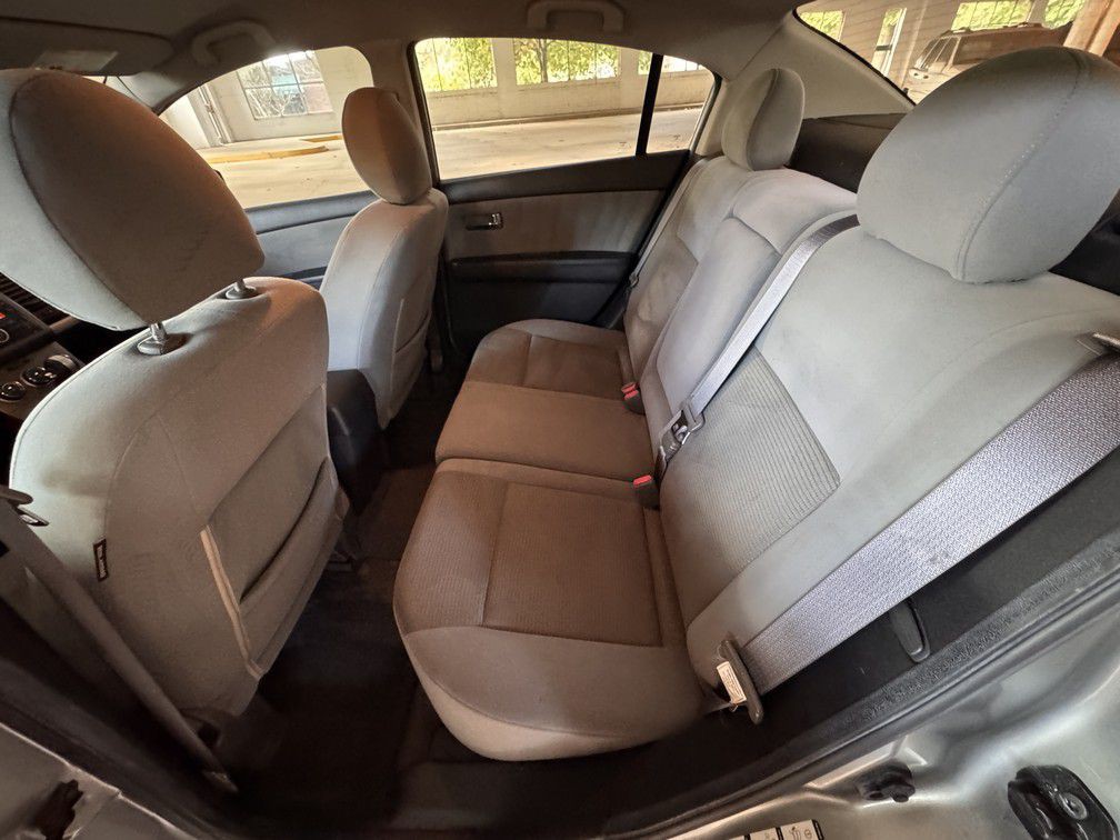 2010 Nissan Sentra Image 10