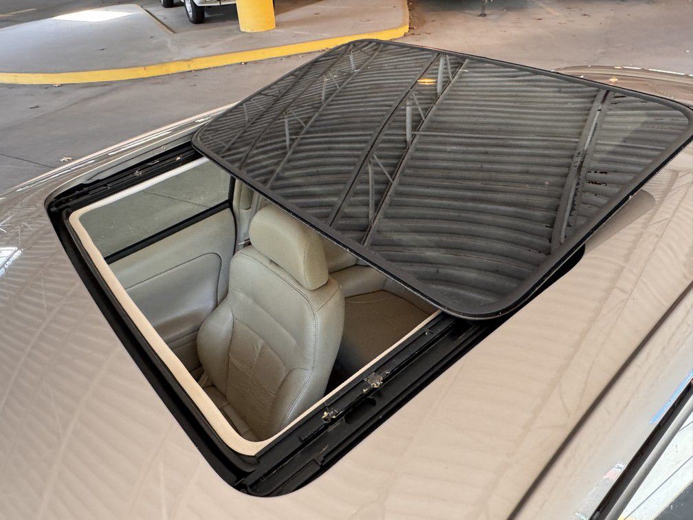 1998 Dodge Avenger Image 3
