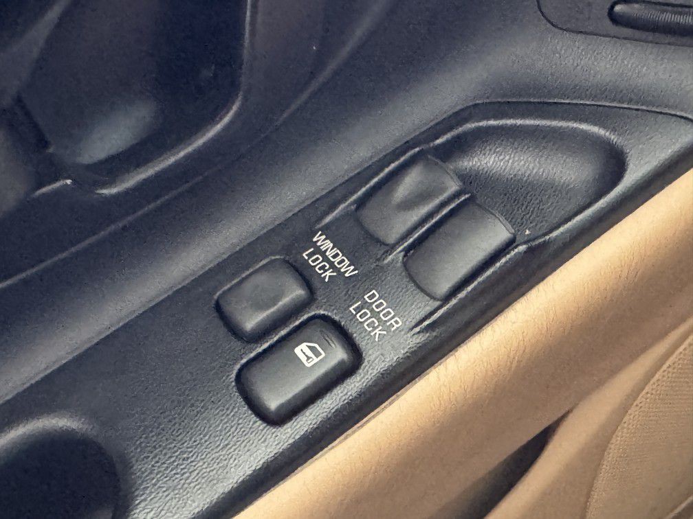 1998 Dodge Avenger Image 24