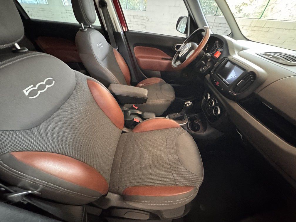 2015 FIAT 500L Image 11
