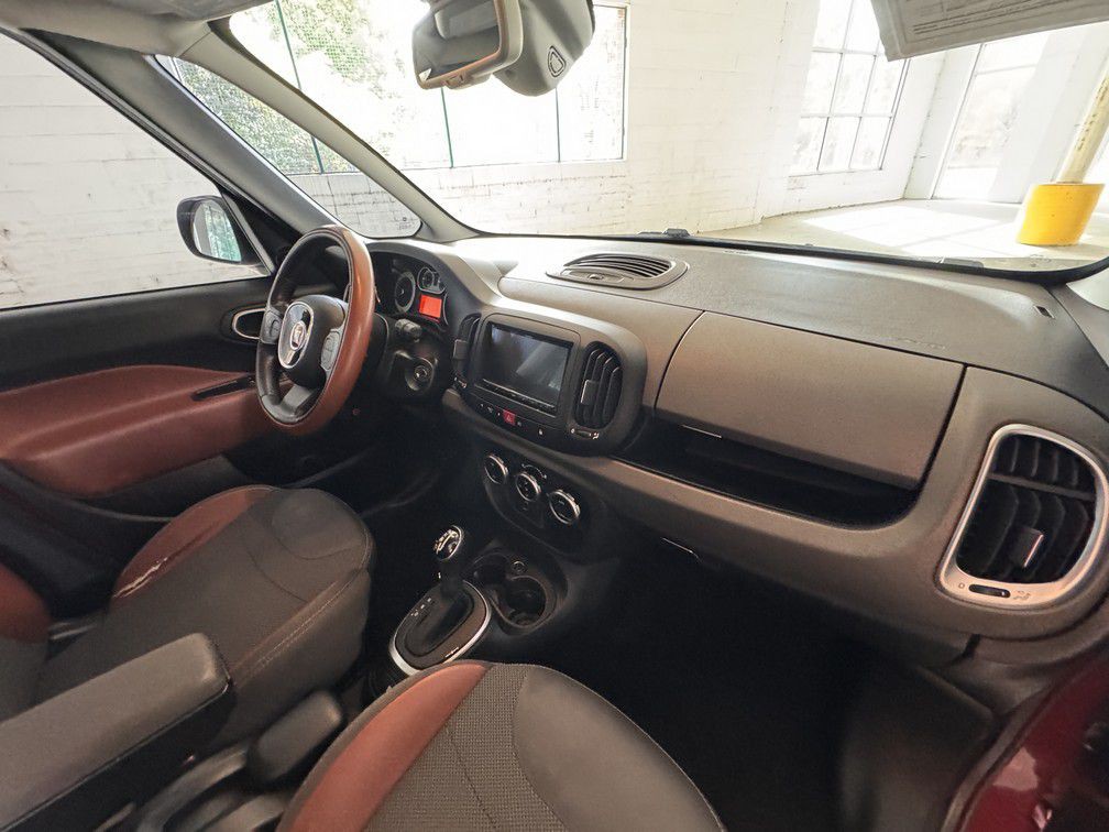 2015 FIAT 500L Image 12