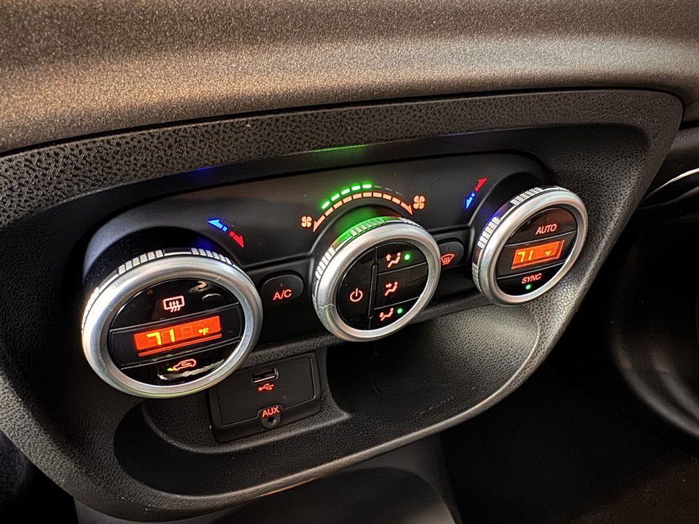 2015 FIAT 500L Image 15