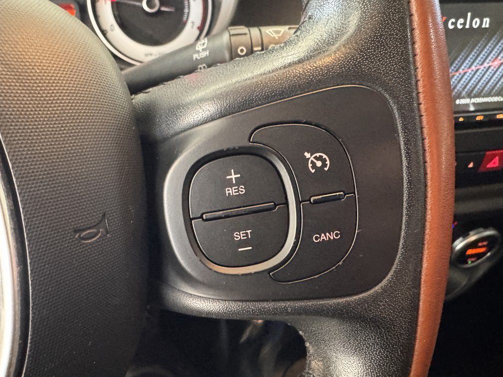 2015 FIAT 500L Image 17