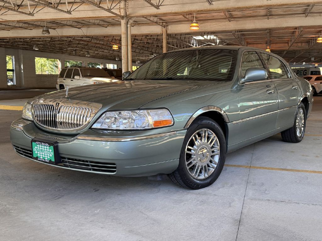 2006 Lincoln Town Car Image 1