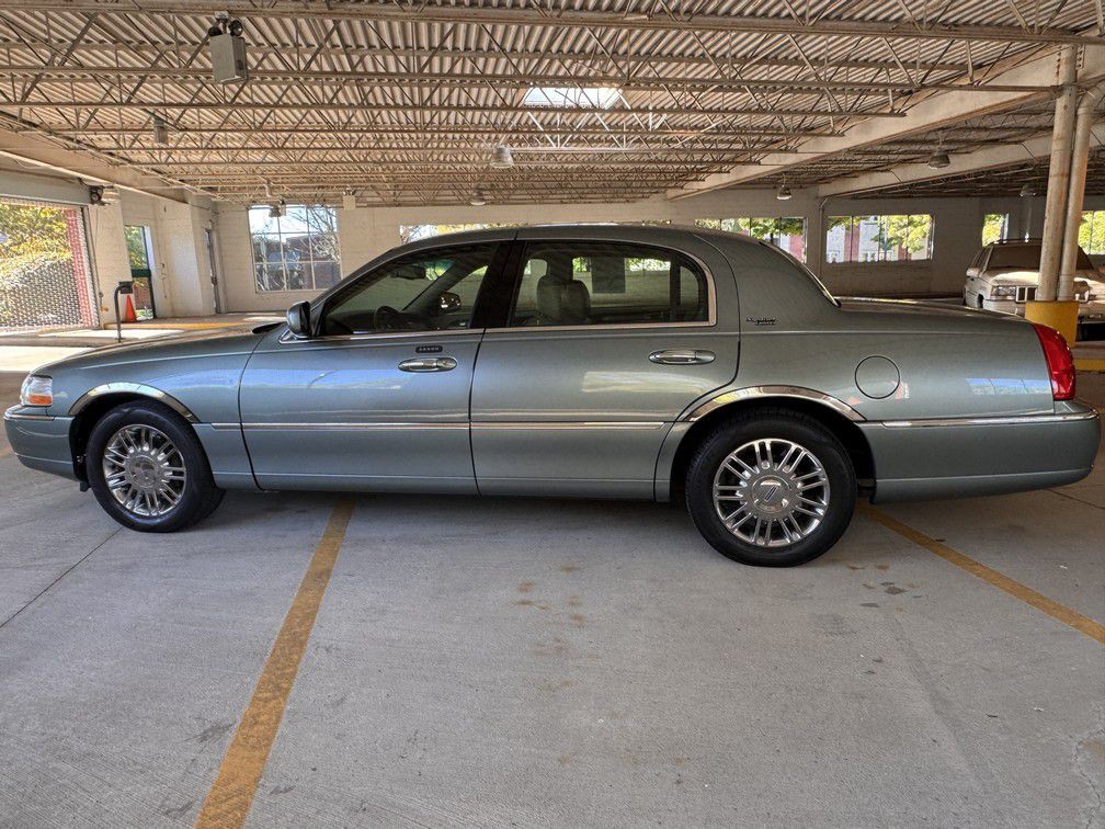 2006 Lincoln Town Car Image 3