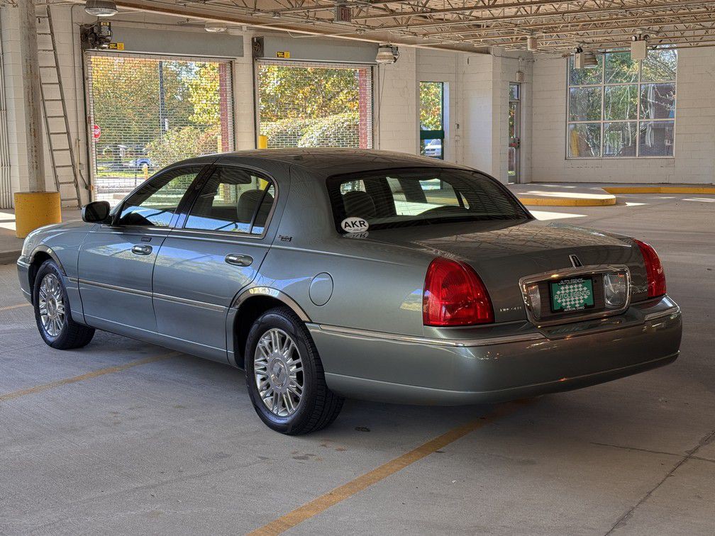 2006 Lincoln Town Car Image 4