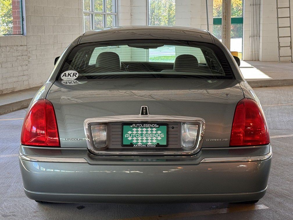 2006 Lincoln Town Car Image 5