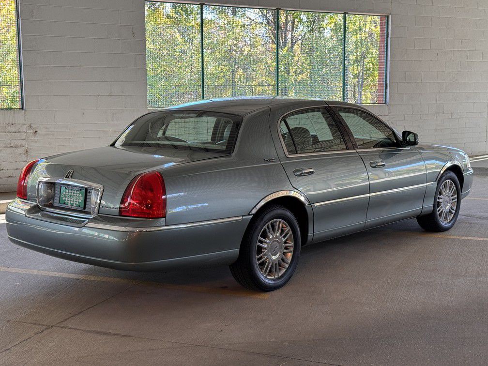 2006 Lincoln Town Car Image 6