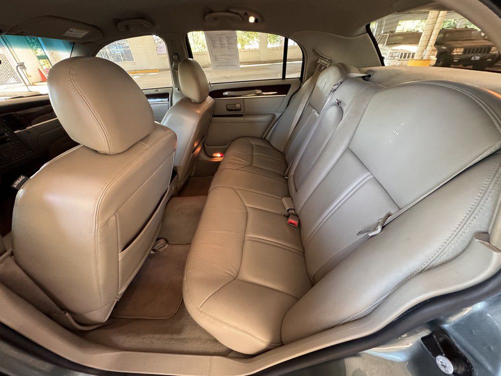 2006 Lincoln Town Car Image 11
