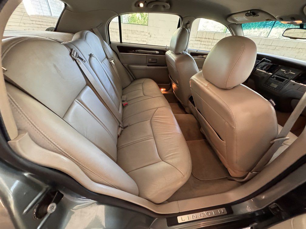 2006 Lincoln Town Car Image 13