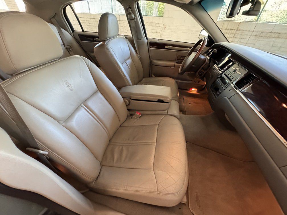 2006 Lincoln Town Car Image 14